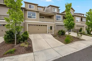 965 Camelot Dr, Ashland, OR 97520 - Photo 2