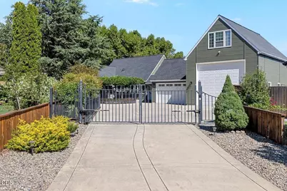 345 Meadow Lark Way, Central Point, OR 97502 - Photo 1