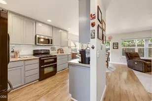 649 Spring Valley Dr, Medford, OR 97501 - Photo 10
