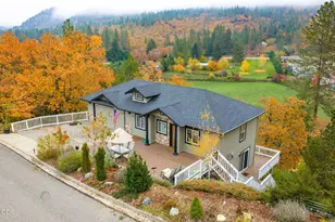 1550 Panoramic Loop, Grants Pass, OR 97527 - Photo 1