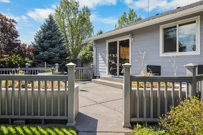 2142 NW Nickernut Avenue, Redmond, OR 97756 - Photo 32