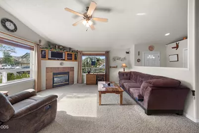 2142 NW Nickernut Avenue, Redmond, OR 97756 - Photo 6