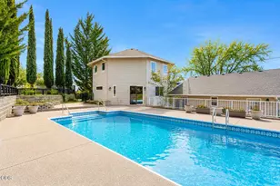 4935 Cherry Ln, Medford, OR 97504 - Photo 2