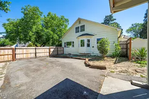736 NW 3rd St, Grants Pass, OR 97526 - Photo 6