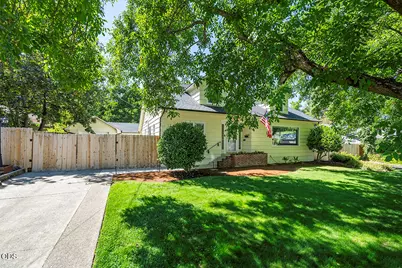 736 NW 3rd Street, Grants Pass, OR 97526 - Photo 2