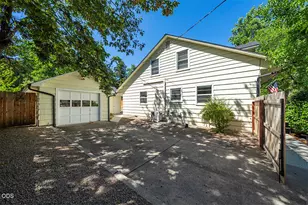 736 NW 3rd St, Grants Pass, OR 97526 - Photo 4
