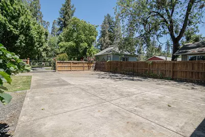 289 E Park Street, Grants Pass, OR 97527 - Photo 30