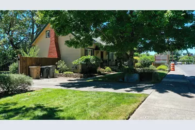 289 E Park Street, Grants Pass, OR 97527 - Photo 42