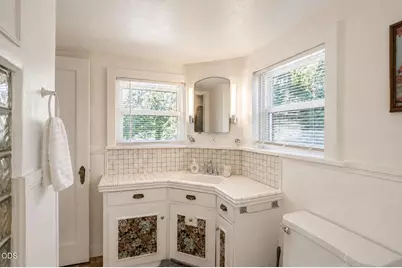 289 E Park Street, Grants Pass, OR 97527 - Photo 16