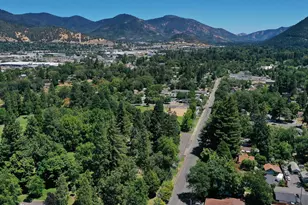 289 E Park St, Grants Pass, OR 97527 - Photo 48