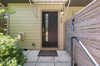 39 N Mountain Avenue, Ashland, OR 97520 - Photo 2