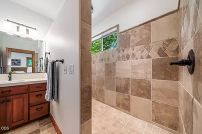 232 Island Pointe Drive, Medford, OR 97504 - Photo 12
