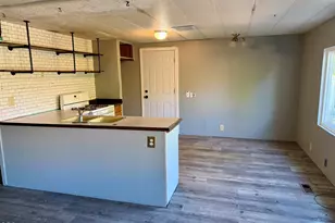 939 S Valley View Rd, Ashland, OR 97520 - Photo 4