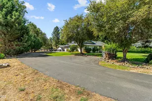 181 Jo Creek Pl, Merlin, OR 97532 - Photo 2