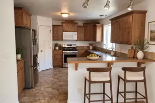2470 Herrington Way, Medford, OR 97504 - Photo 6