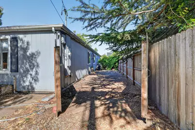 2680 Elliott Avenue, Medford, OR 97501 - Photo 32