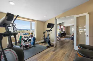 11453 Hill Rd, Klamath Falls, OR 97603 - Photo 14