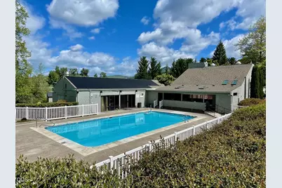 2446 Heritage Way, Medford, OR 97504 - Photo 2