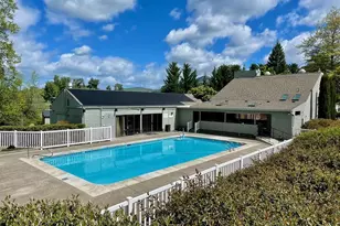 2446 Heritage Way, Medford, OR 97504 - Photo 2
