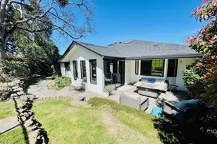 2446 Heritage Way, Medford, OR 97504 - Photo 38