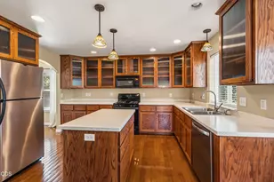 657 Spring Valley Dr, Medford, OR 97501 - Photo 10