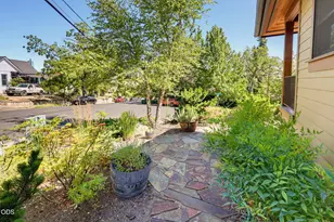 400 Allison St, Ashland, OR 97520 - Photo 46