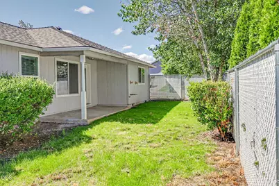 11 Devonwood Court, Eagle Point, OR 97524 - Photo 8