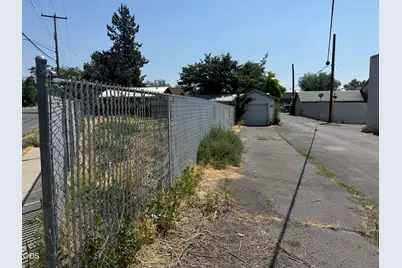 1762 Main Street, Klamath Falls, OR 97601 - Photo 16