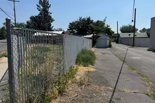 1762 Main St, Klamath Falls, OR 97601 - Photo 16