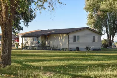 19 Ames Street, Madras, OR 97741 - Photo 1
