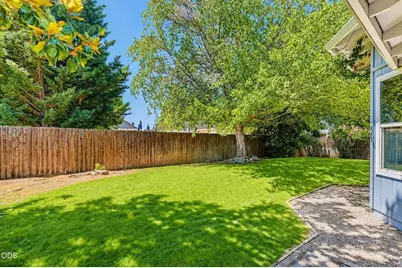 1057 Brookdale Avenue, Medford, OR 97504 - Photo 4