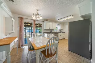 598 Laurel St, Eagle Point, OR 97524 - Photo 2