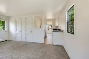 363 Beach St, Ashland, OR 97520 - Photo 28