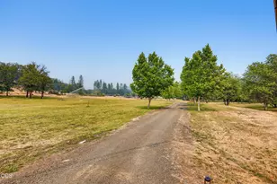 9561 Hwy-140, Eagle Point, OR 97524 - Photo 8
