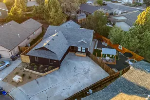 2681 NE Moonlight Dr, Bend, OR 97701 - Photo 30