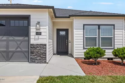 608 Nobility Drive, Medford, OR 97501 - Photo 2