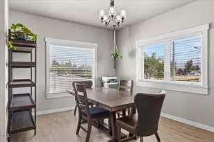 608 Nobility Dr, Medford, OR 97501 - Photo 18