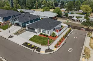 608 Nobility Dr, Medford, OR 97501 - Photo 28