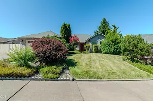 1829 Garden Dr, Medford, OR 97504 - Photo 1