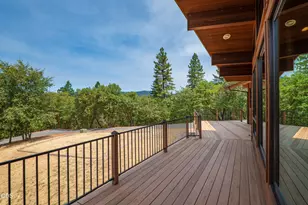 616 Mountain Paradise Dr, Grants Pass, OR 97526 - Photo 44