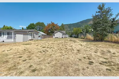 1550 Carnahan Drive, Grants Pass, OR 97527 - Photo 18