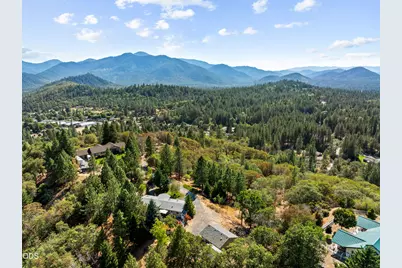 220 Burton Drive, Grants Pass, OR 97527 - Photo 4