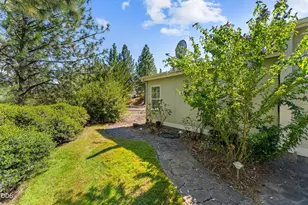 220 Burton Dr, Grants Pass, OR 97527 - Photo 32