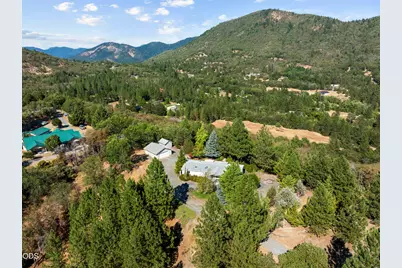 220 Burton Drive, Grants Pass, OR 97527 - Photo 6