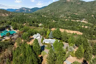 220 Burton Dr, Grants Pass, OR 97527 - Photo 6