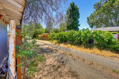1407 Dakota Avenue, Medford, OR 97501 - Photo 28