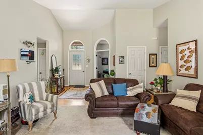3715 SW Gene Sarazan Drive, Redmond, OR 97756 - Photo 4