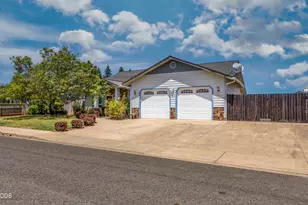 317 Gamay Dr, Cave Junction, OR 97523 - Photo 2
