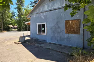4618 Redwood Ave, Grants Pass, OR 97527 - Photo 16