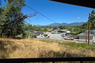4618 Redwood Ave, Grants Pass, OR 97527 - Photo 4